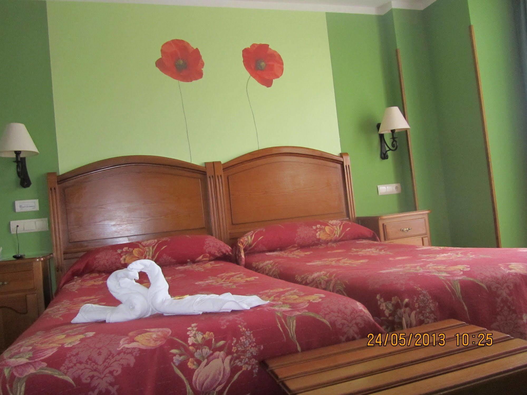 Hotel Marfrei Hinojedo Extérieur photo