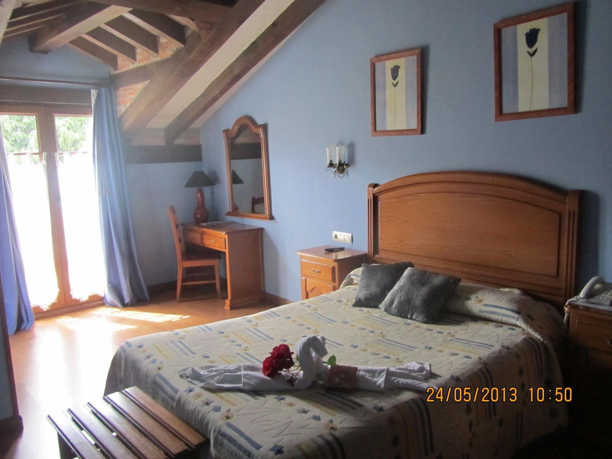 Hotel Marfrei Hinojedo Extérieur photo